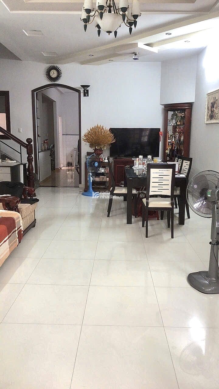 Bán nhà mặt tiền Nguyễn Cửu Đàm-ngang 4m-sổ vuông-4PN-kinh doanh sầm uất
