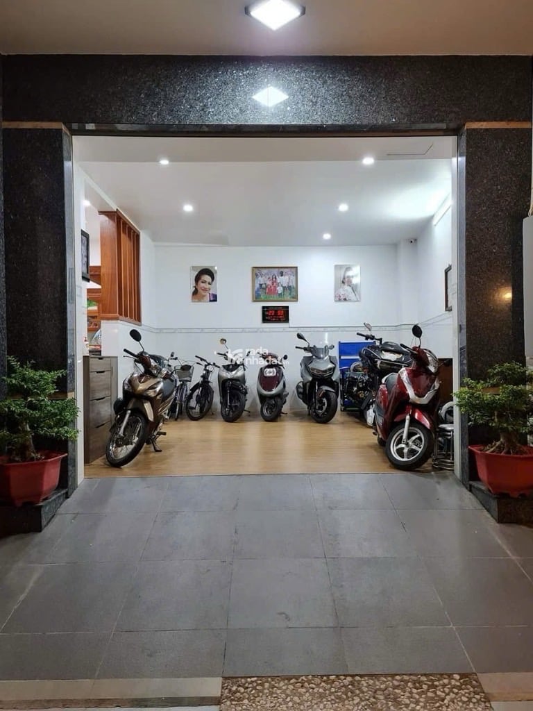 BIỆT THỰ gần MẶT TIỀN HỒNG BÀNG - 207M2 (15x14M) - 3 TẦNG MÁI ĐÚC, 7 PHÒNG, 8WC - CÓ THANG MÁY, GAR