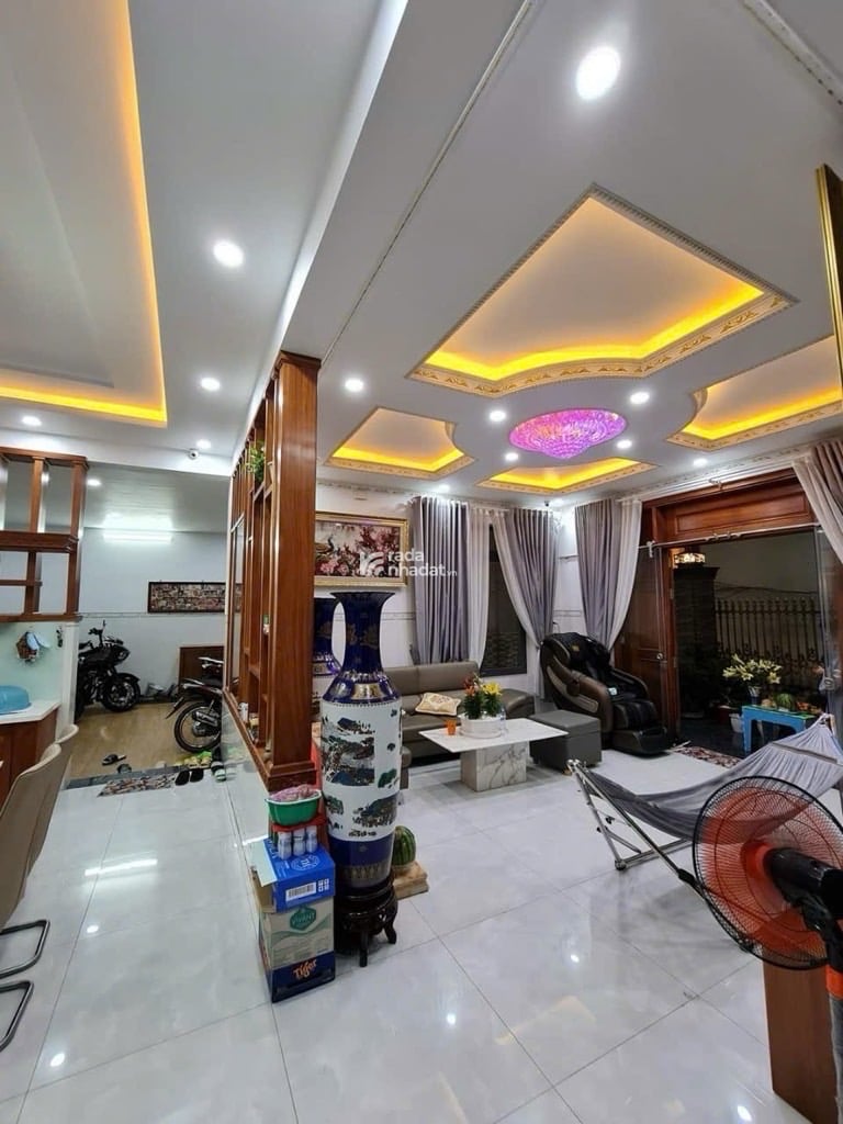 BIỆT THỰ gần MẶT TIỀN HỒNG BÀNG - 207M2 (15x14M) - 3 TẦNG MÁI ĐÚC, 7 PHÒNG, 8WC - CÓ THANG MÁY, GAR