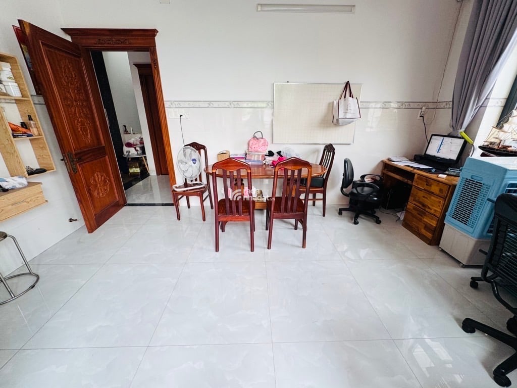 BIỆT THỰ gần MẶT TIỀN HỒNG BÀNG - 207M2 (15x14M) - 3 TẦNG MÁI ĐÚC, 7 PHÒNG, 8WC - CÓ THANG MÁY, GAR