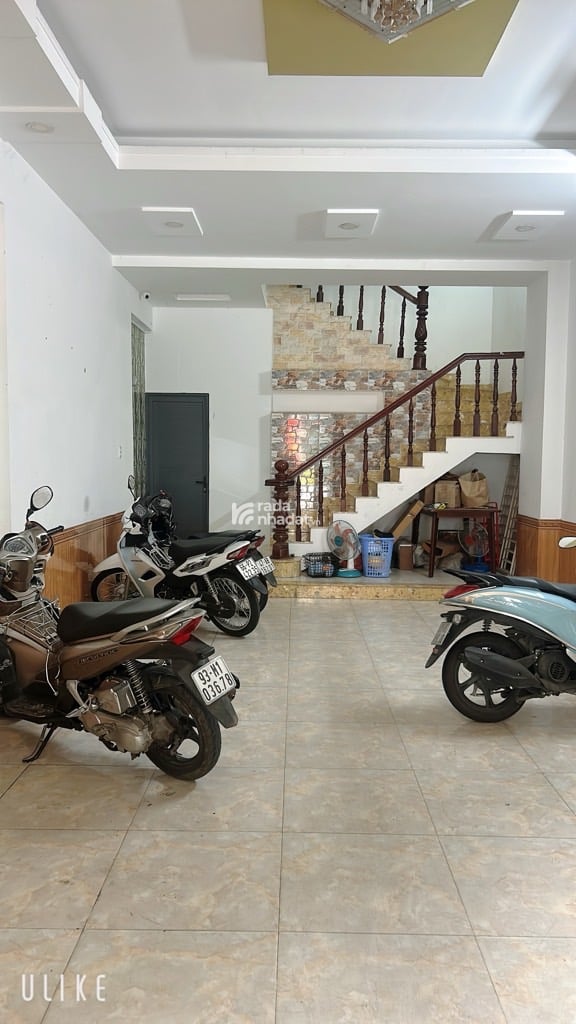 MẶT TIỀN ĐƯỜNG NHỰA 20M  LỀ 5M MỖI BÊN 109M2 4 TẦNG BTCT 