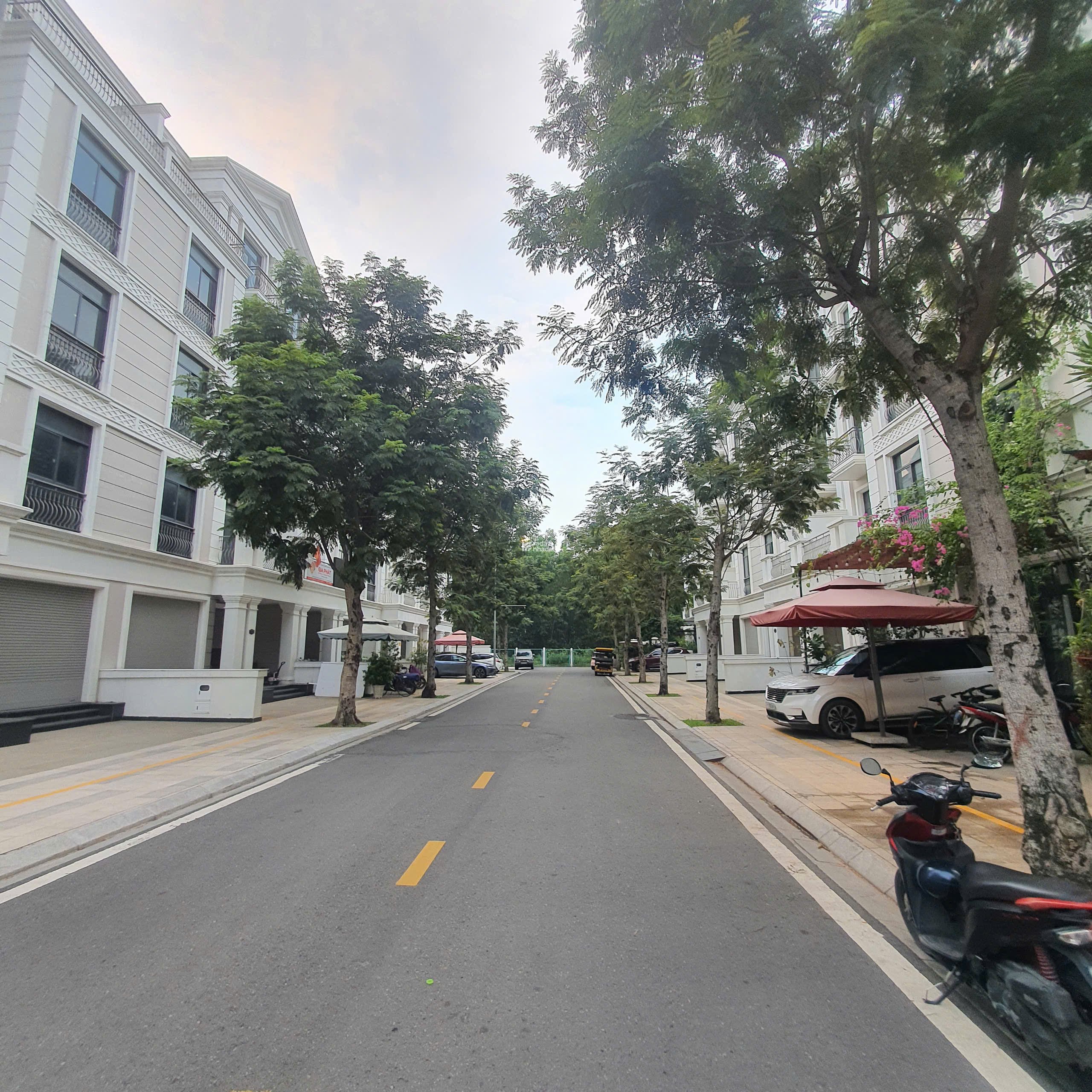 TOP 1 NHÀ PHỐ SẺ KHE DIỆN TÍCH LỚN 200m2,  HAI TẦM VIEW CỰC HIẾM