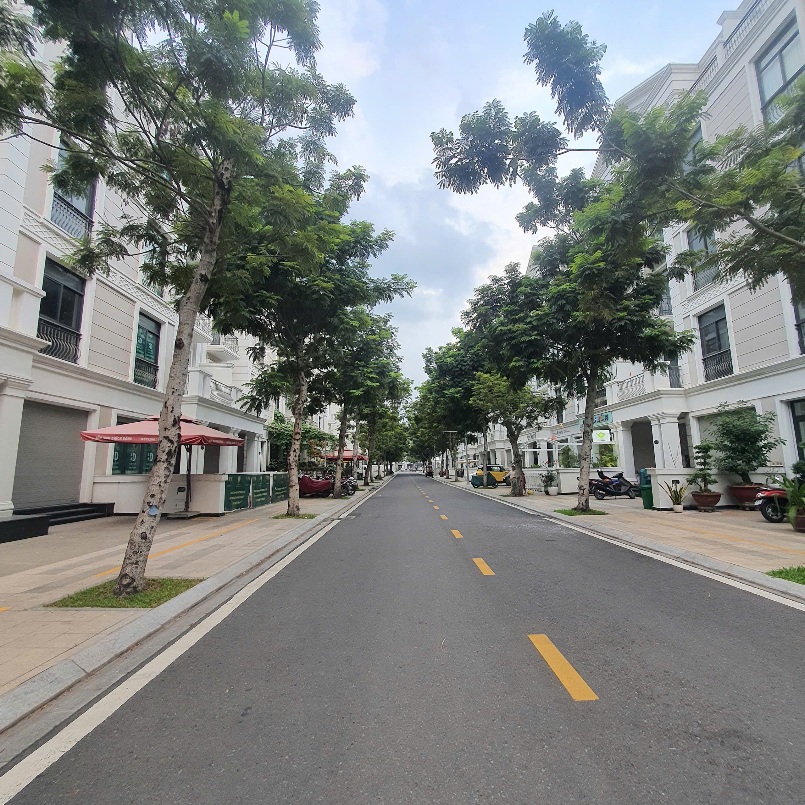 TOP 1 NHÀ PHỐ SẺ KHE DIỆN TÍCH LỚN 200m2,  HAI TẦM VIEW CỰC HIẾM