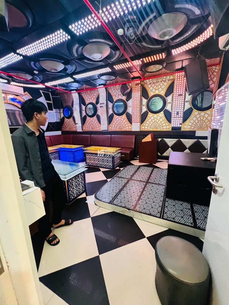 SIÊU PHẨM KARAOKE 16P FULL NỘI THẤT HIỆN ĐẠI CÓ HỆ THỐNG PHGPKD ĐẦY ĐỦ PHÁP LÝ CHUẨN CHÀO 23 TỶ