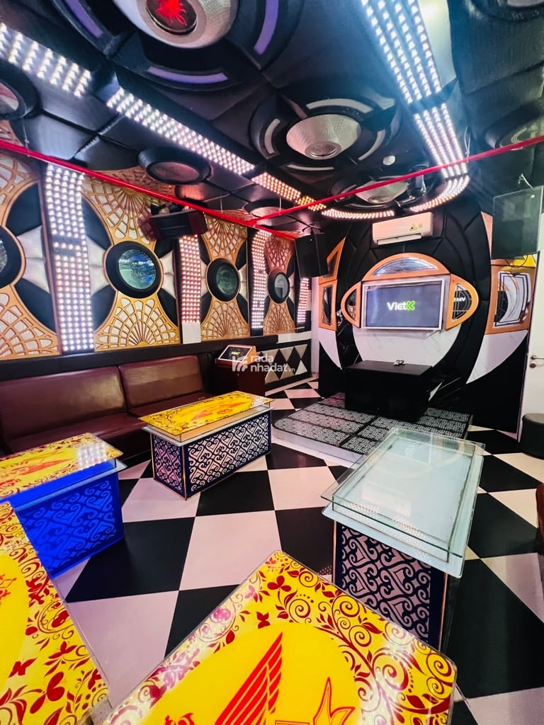 SIÊU PHẨM KARAOKE 16P FULL NỘI THẤT HIỆN ĐẠI CÓ HỆ THỐNG PHGPKD ĐẦY ĐỦ PHÁP LÝ CHUẨN CHÀO 23 TỶ