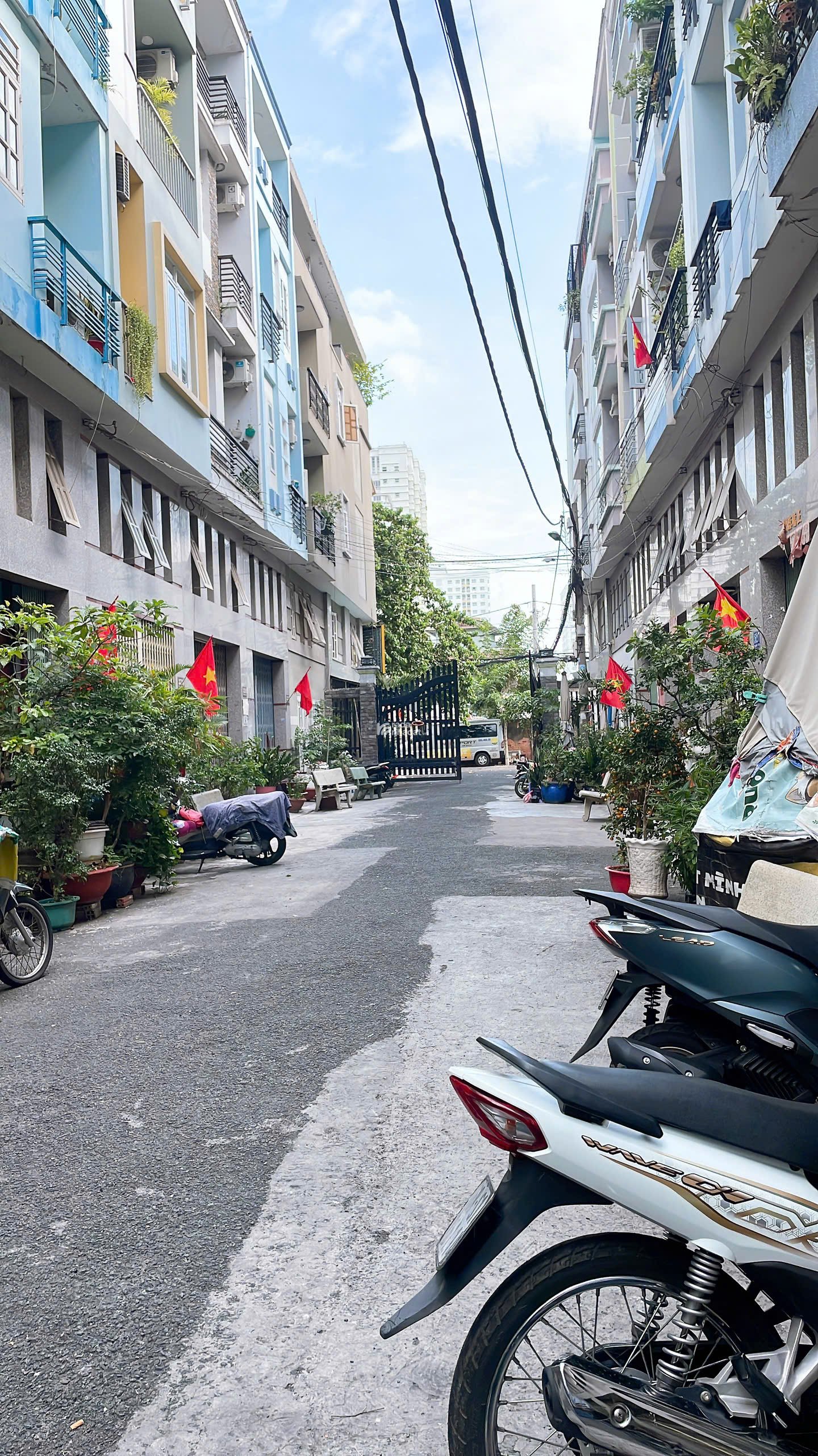 BÁN NHÀ TRỊNH ĐÌNH TRỌNG - TÂN PHÚ - 44M2 - 5 TẤM - Ô TÔ ĐẬU TRONG NHÀ - VỪA Ở VỪA KINH DOANH