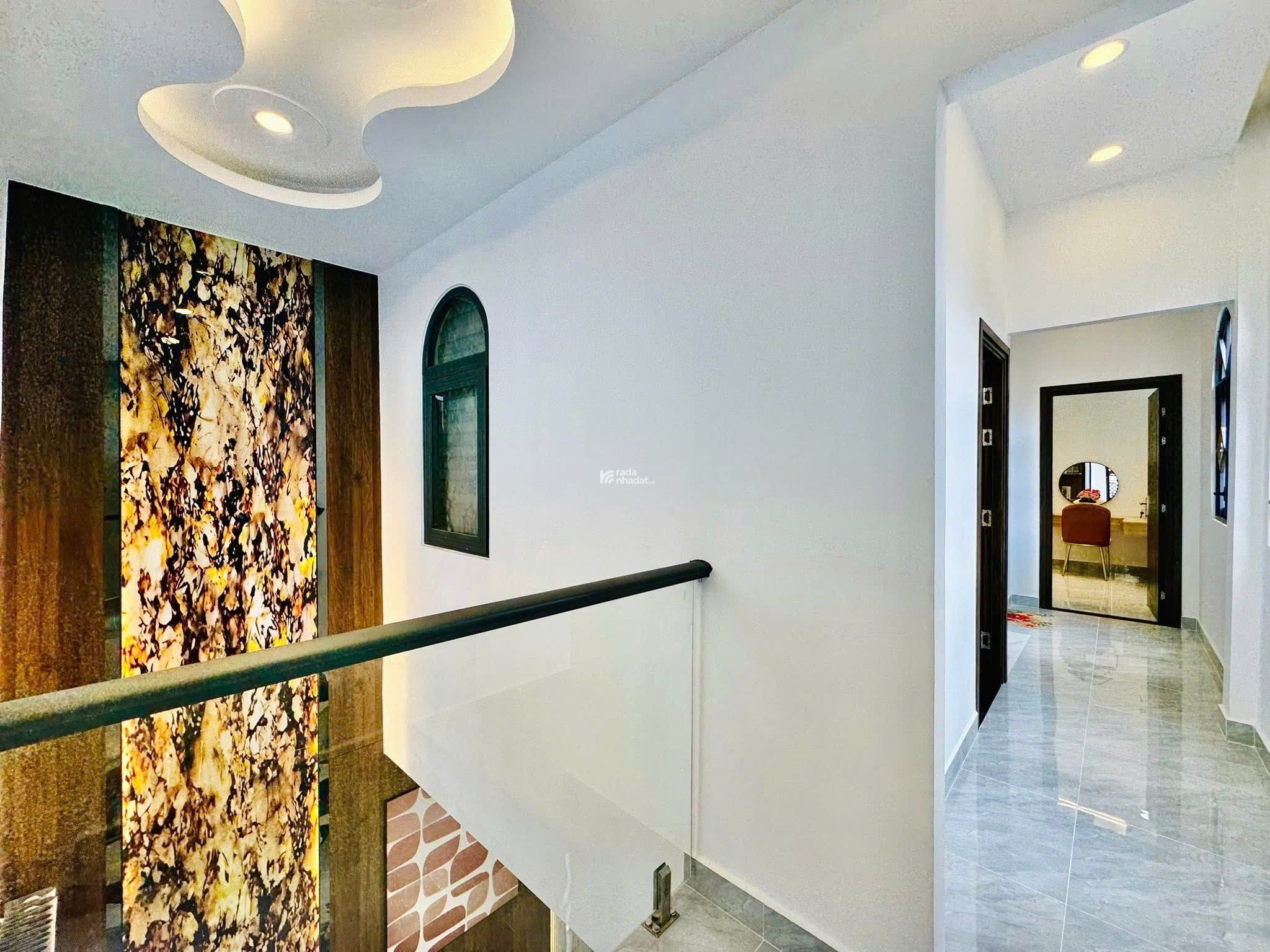 Bán nhà ngay đường Phan Văn Hân, Bình Thạnh. Giá 3 tỷ 950tr/ DT 51,5m2, sổ hồng riêng, đường ô tô