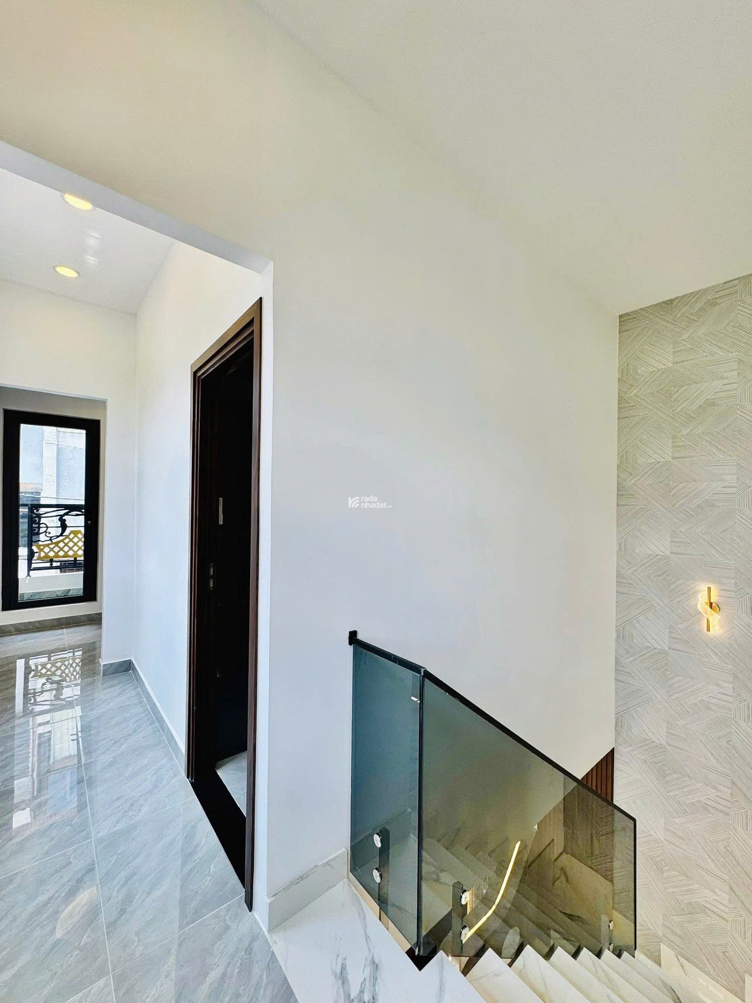 Bán nhà ngay đường Phan Văn Hân, Bình Thạnh. Giá 3 tỷ 950tr/ DT 51,5m2, sổ hồng riêng, đường ô tô