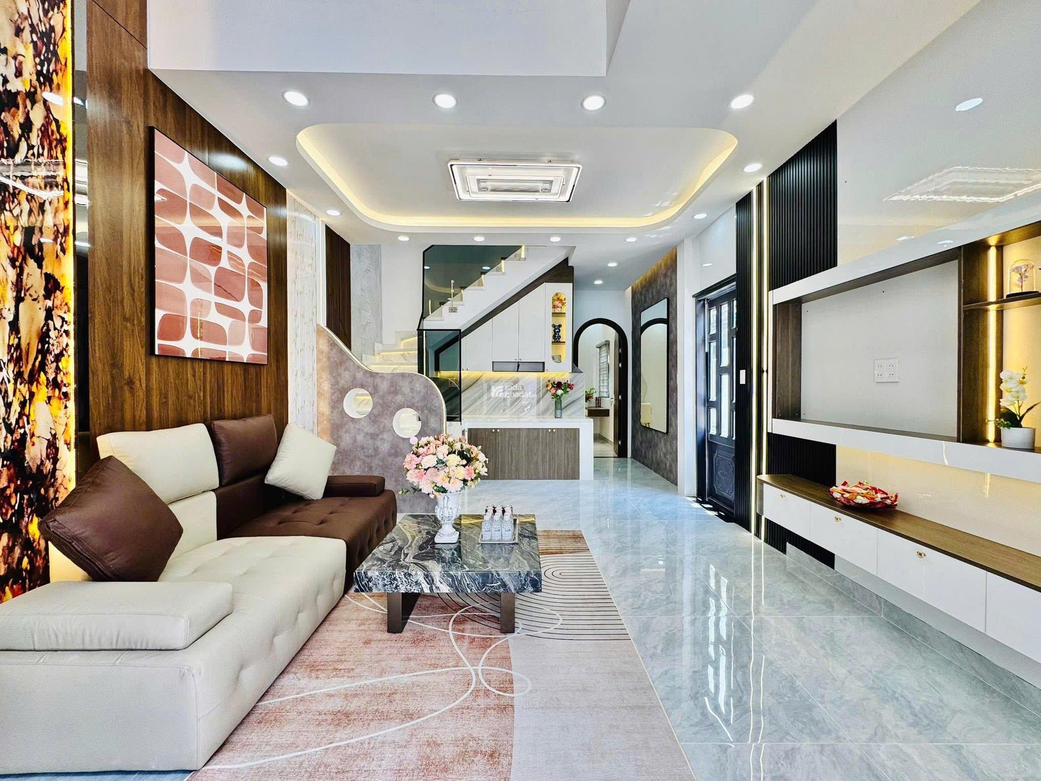 Bán nhà ngay đường Phan Văn Hân, Bình Thạnh. Giá 3 tỷ 950tr/ DT 51,5m2, sổ hồng riêng, đường ô tô