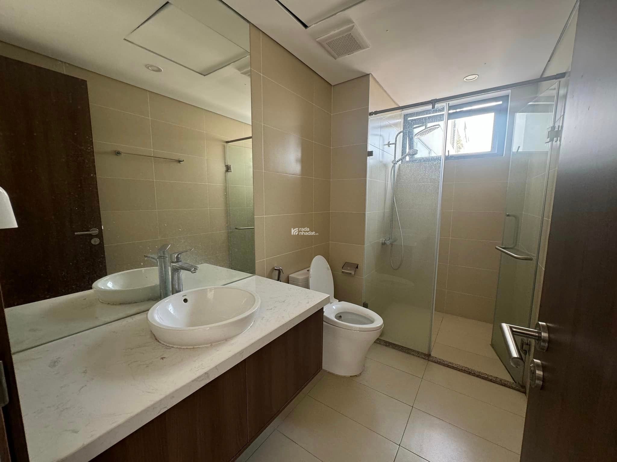 Chính chủ gửi cho thuê căn hộ 3N 2VS full NT cao cấp ở tòa Han Jardin, view hồ Tây và sông Hồng
