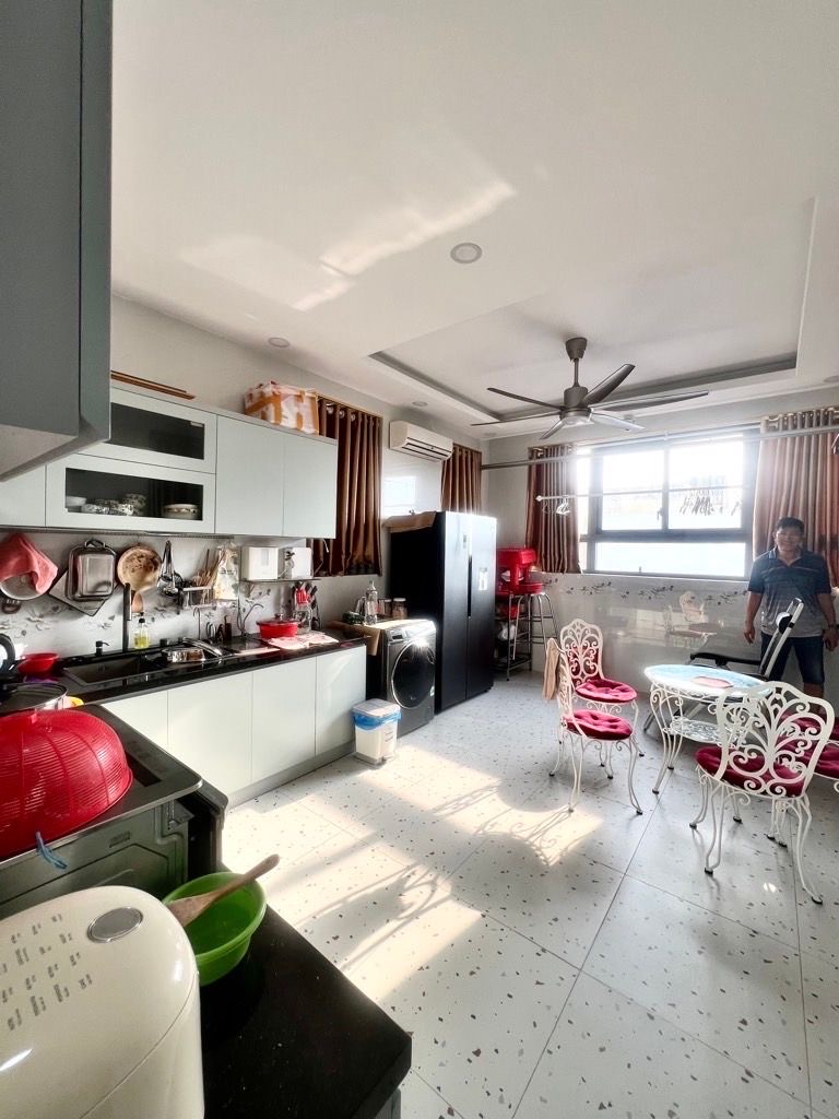 Nhà 4 tầng kinh doanh đỉnh Tây Thạnh- sát Aoen Tân Phú kết cấu 1 trệt 3 lầu ,gồm 3 phòng ngủ 3 Wc, 