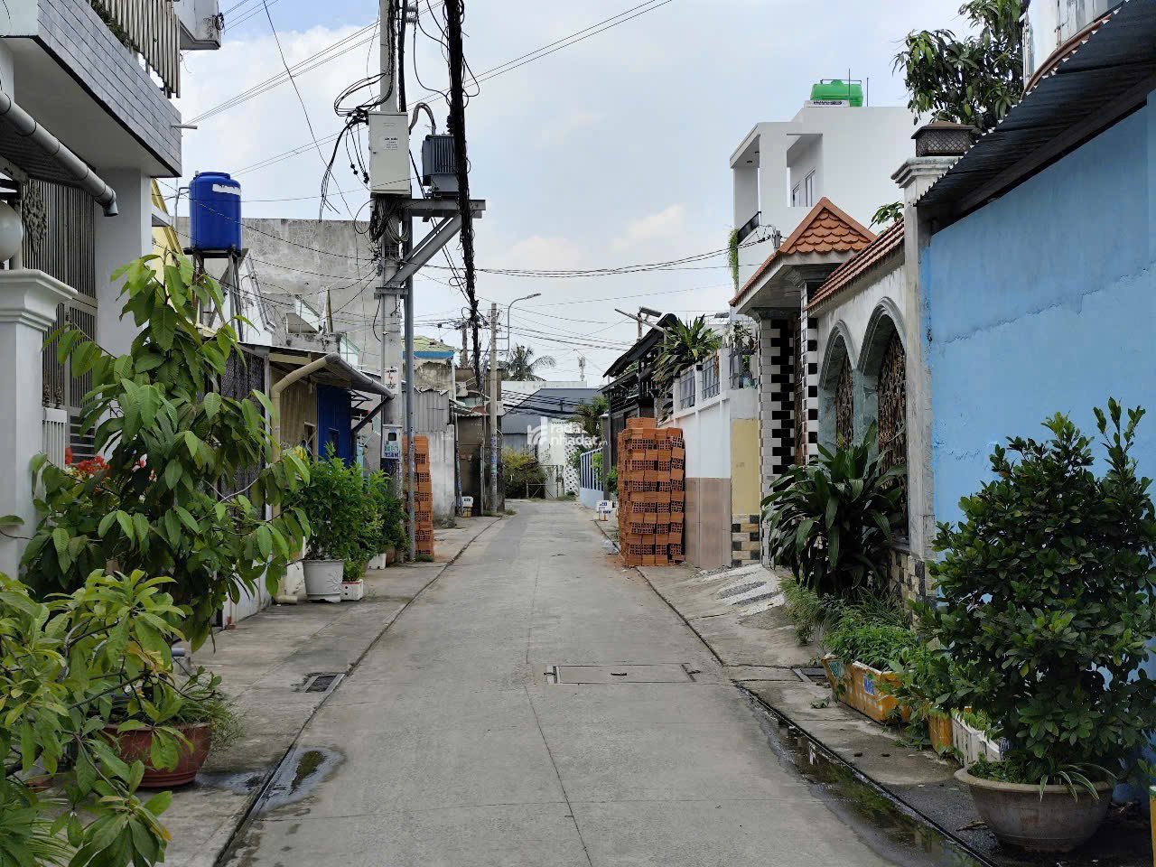 NHÀ ĐƯỜNG NGUYỄN THỊ HUÊ, 4x8,5m, HẺM XE HƠI, NGAY BẾN XE AN SƯƠNG