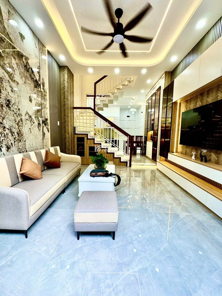 BÁN NHÀ MỚI ĐẸP FULL NỘI THẤT CAO CẤP - 4 TẦNG - NGAY CÔNG VIÊN LÀNG HOA