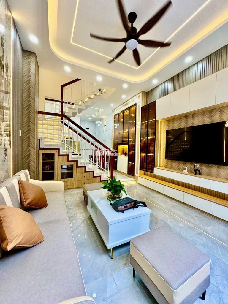 BÁN NHÀ MỚI ĐẸP FULL NỘI THẤT CAO CẤP - 4 TẦNG - NGAY CÔNG VIÊN LÀNG HOA