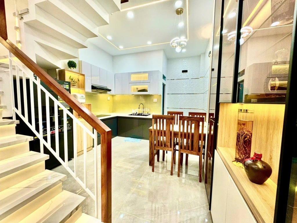 BÁN NHÀ MỚI ĐẸP FULL NỘI THẤT CAO CẤP - 4 TẦNG - NGAY CÔNG VIÊN LÀNG HOA
