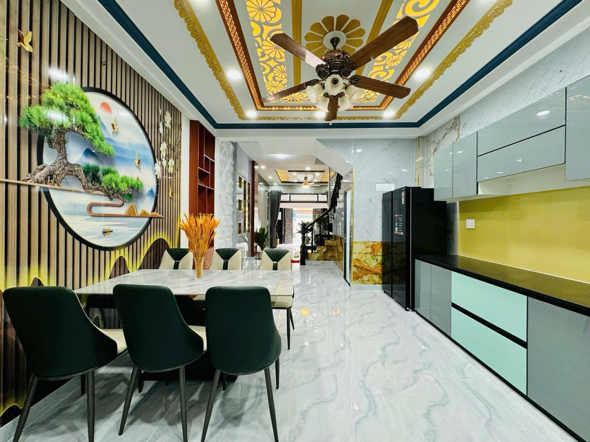 BÁN GẤP NHÀ 2 lầu 1 sân thượng 53,76m2 Đường Võ Văn Tần P5 Quận 3 HCM