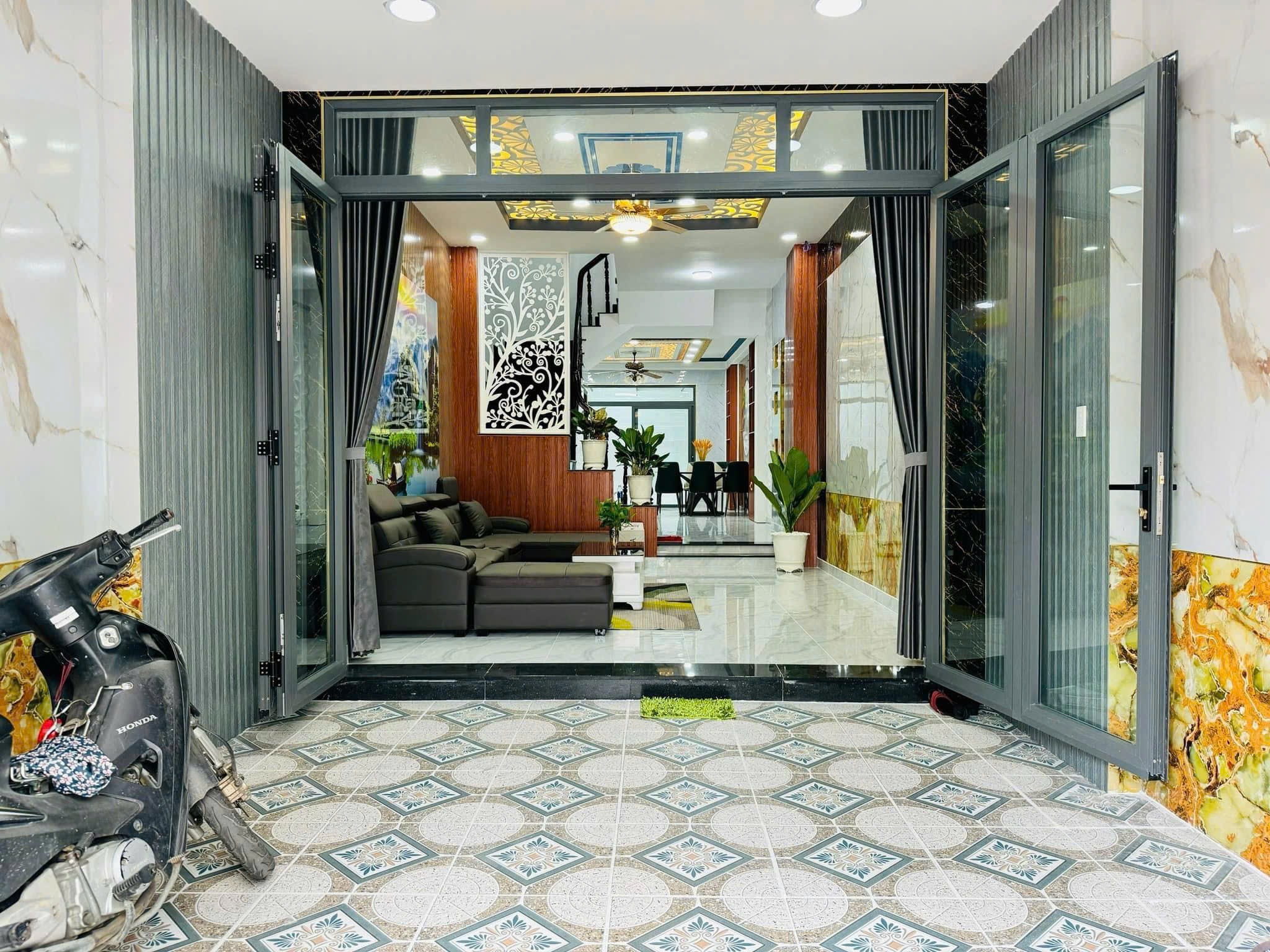 BÁN GẤP NHÀ 2 lầu 1 sân thượng 53,76m2 Đường Võ Văn Tần P5 Quận 3 HCM