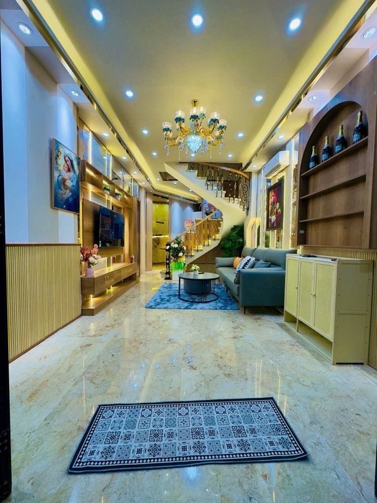 Vị trí khu sân bay VIP, hẻm xe hơi mặt tiền đường, ra vào cực kỳ thuận tiện. Khu dân t