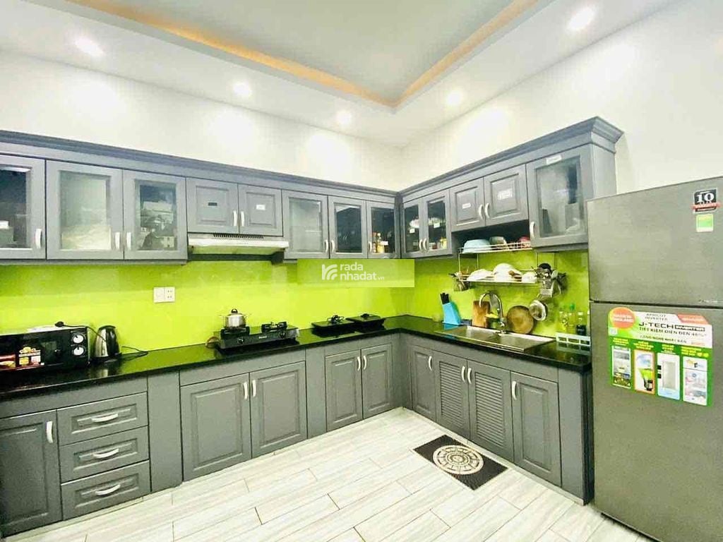 NHÀ MỚI SAU LƯNG GIGAMALL ,3LÂU, 4PN,6WC NTCC GIÁ 21TR ,CHDV,HOMESTAY