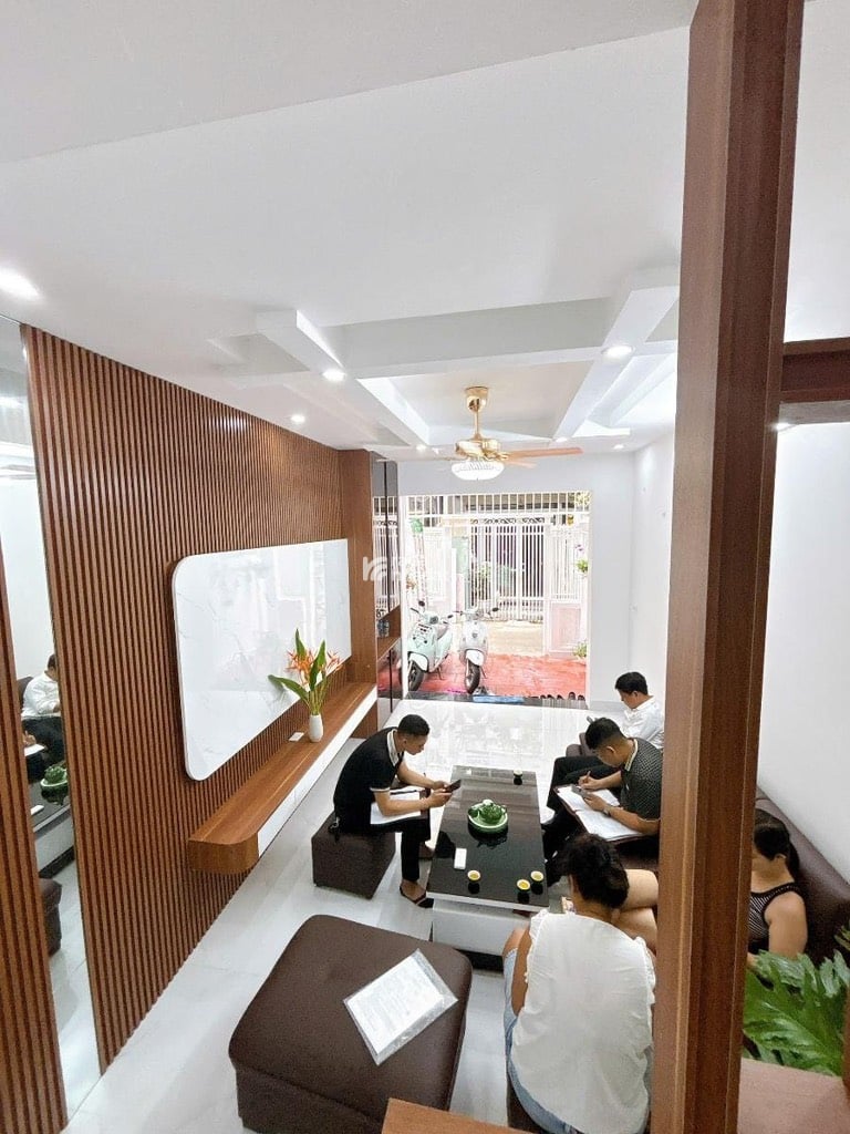 CẦU GIẤY - LÔ GÓC - SÂN NHÀ RỘNG - Ô TÔ 5 TẠ BĂNG BĂNG