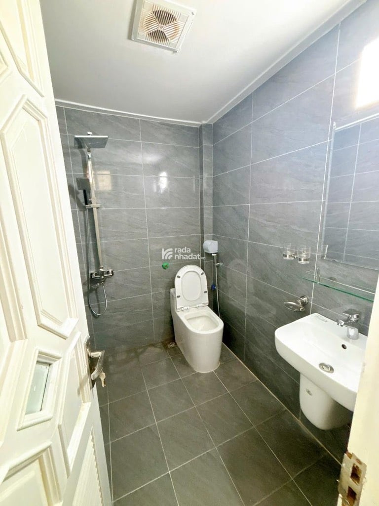 CẦU GIẤY - LÔ GÓC - SÂN NHÀ RỘNG - Ô TÔ 5 TẠ BĂNG BĂNG