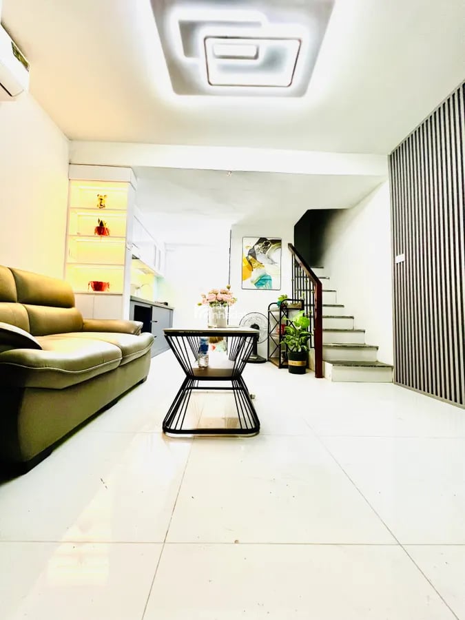 Bán Nhà Minh Khai. Hai Bà Trưng. DT 18m2. MT 3,7m. 5 Tầng. Giá 4,73 Tỷ.