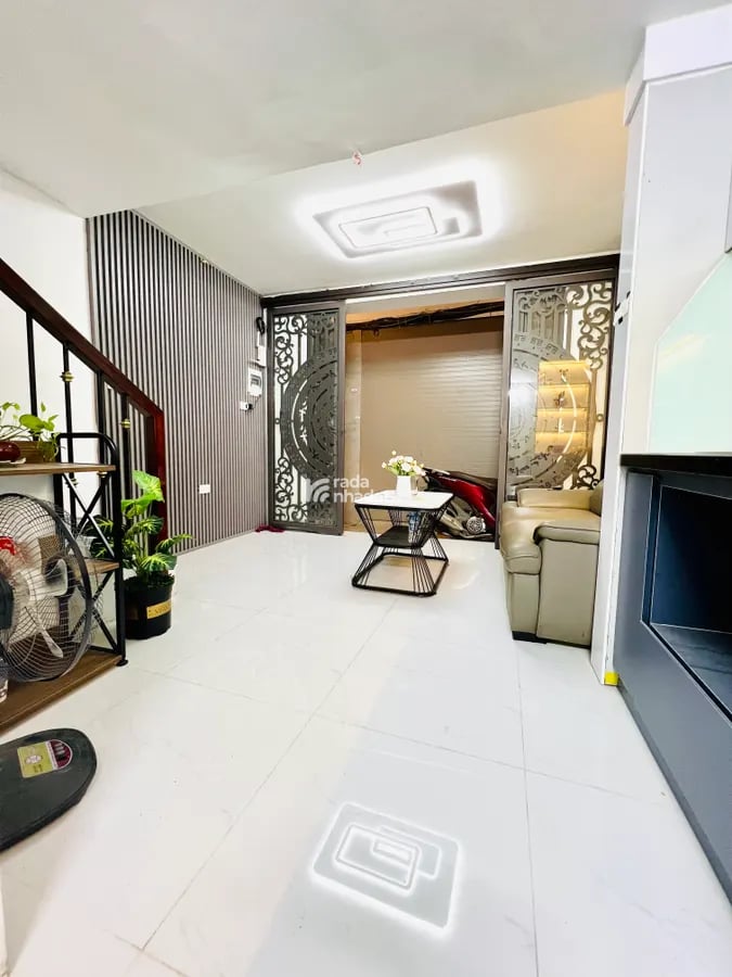 Bán Nhà Minh Khai. Hai Bà Trưng. DT 18m2. MT 3,7m. 5 Tầng. Giá 4,73 Tỷ.