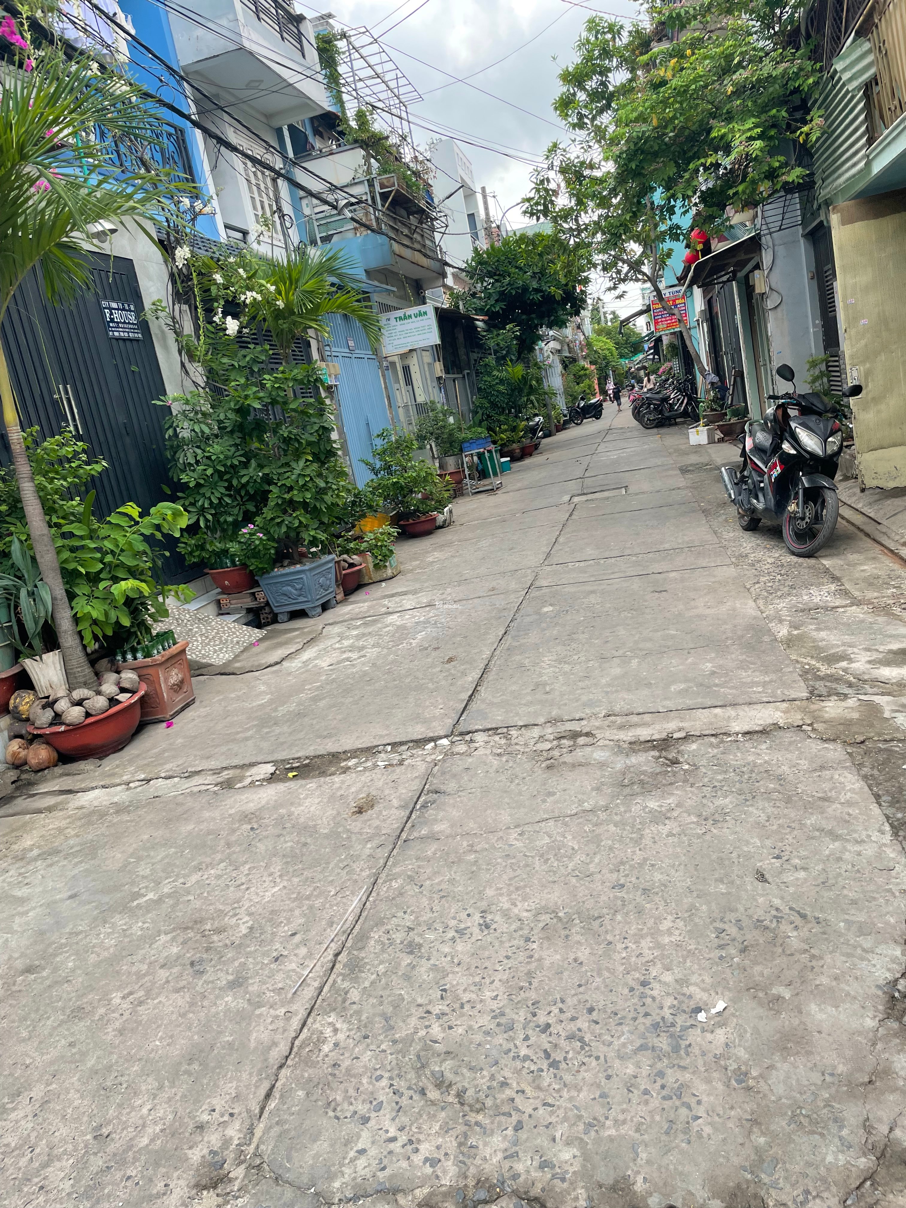 CÁCH MT PHÚ THỌ HOÀ TÂN PHÚ CHỈ 50m - NHÀ 2 TẦNG - 4 x8 - HOÀN CÔNG ĐỦ - CHỈ HƠN 3 TỶ