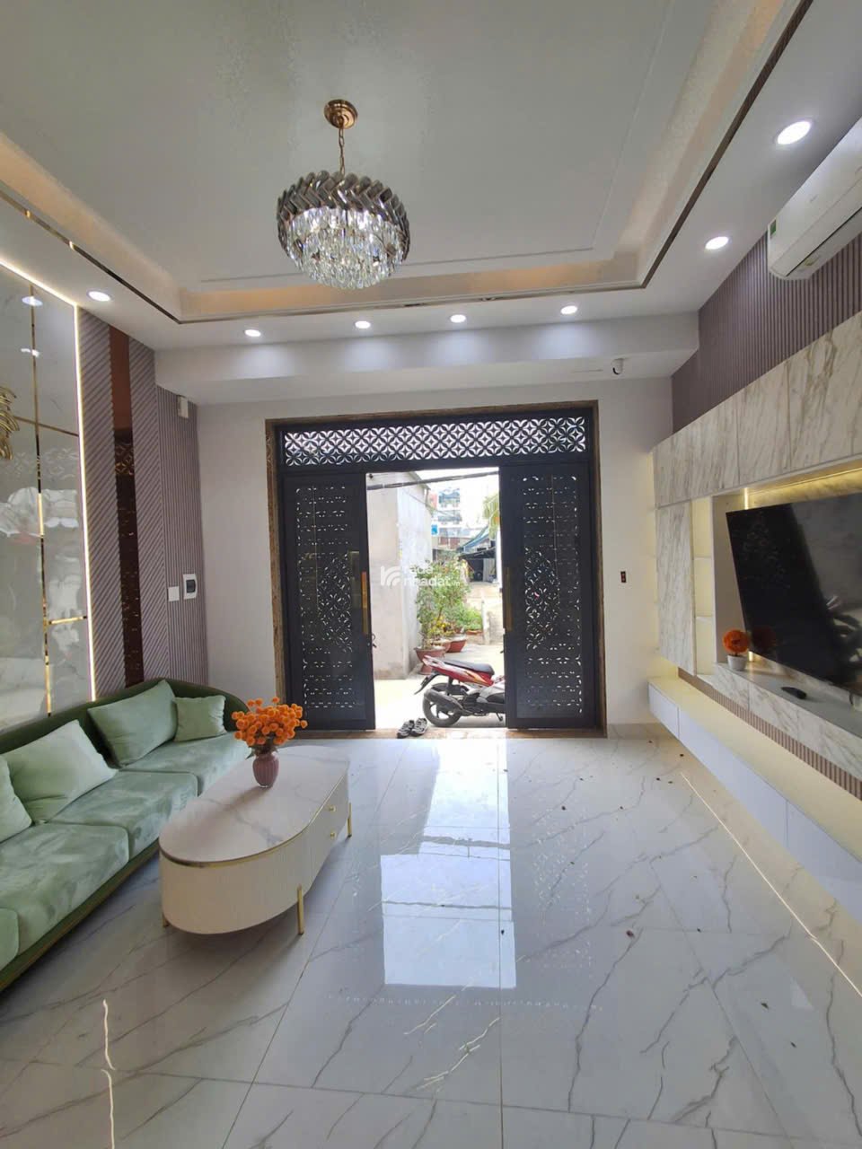 QUAN 7 --NHỈNH 7 TỈ NHÀ ĐẸP 60 M2  HẺM THÔNG 4M -NHÀ ĐẸP FULL NỘI THẤT