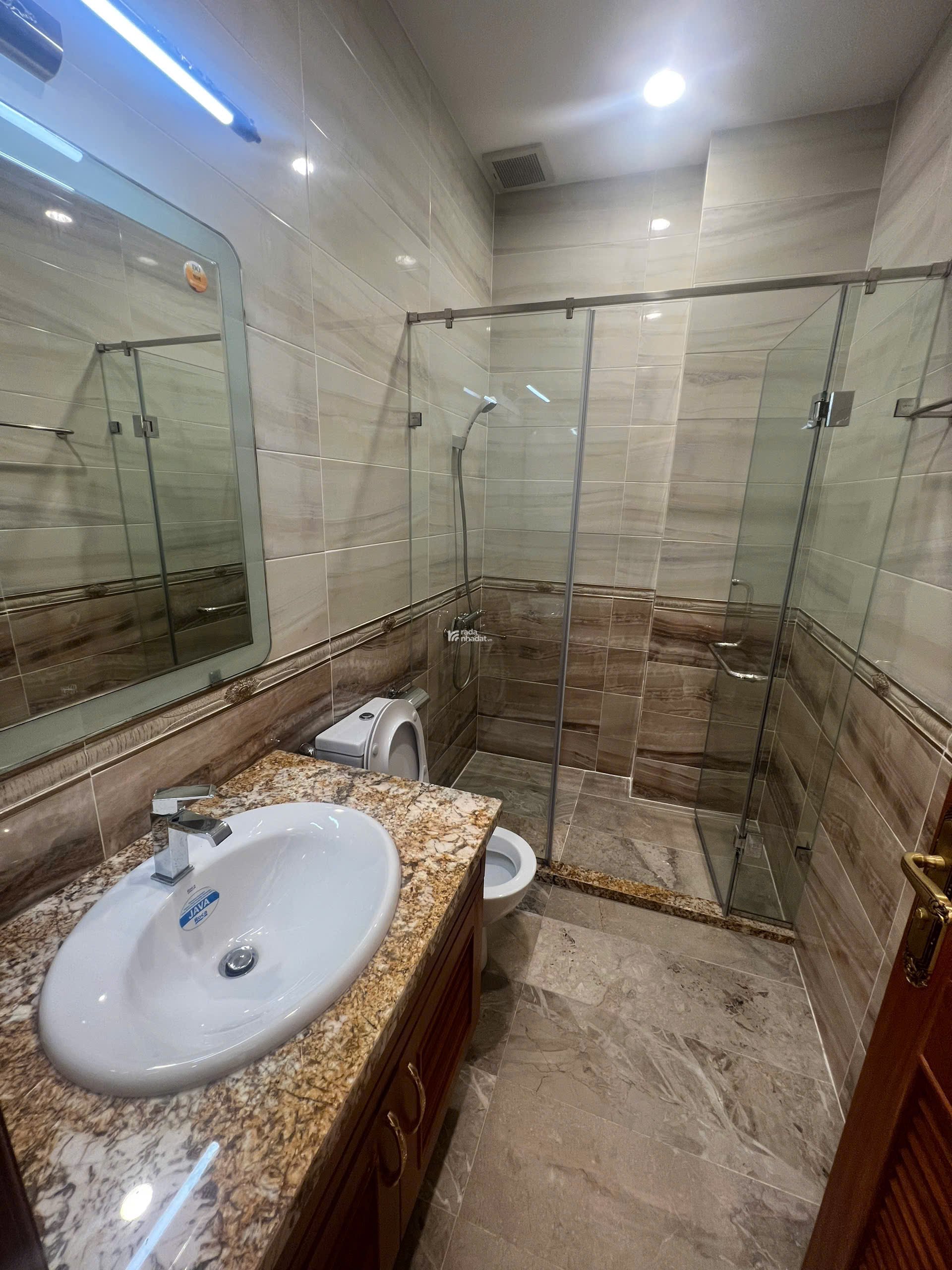 BÁN NHÀ 2 MT TRƯỚC SAU HXH Trần Bình Trọng Quận 5