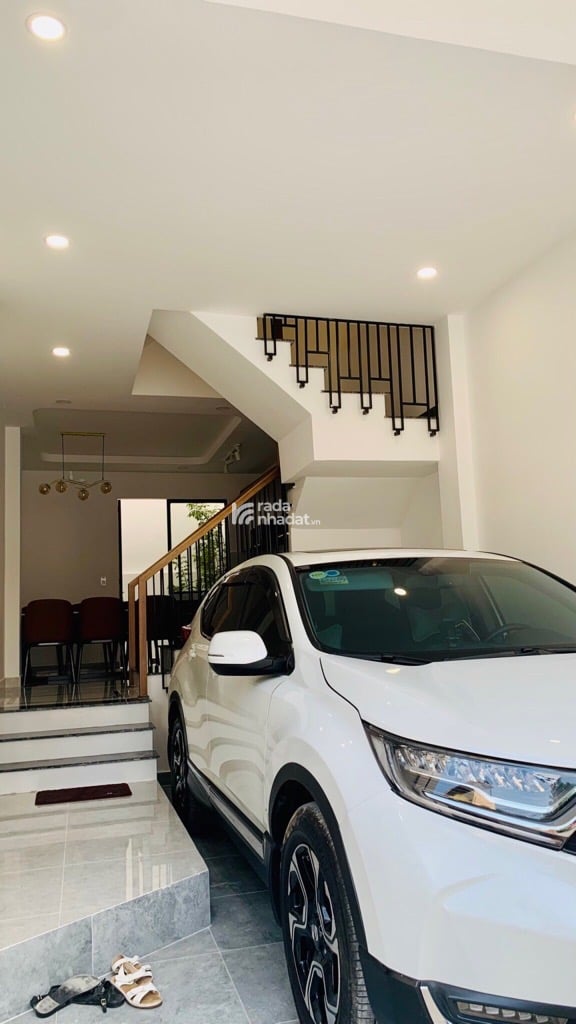 NHÀ MỚI ĐẸP Ở NGAY, HẺM XE HƠI, GẦN CHỢ THỦ ĐỨC, 4 TẦNG, 68m2, CHỈ 8,2 TỶ.