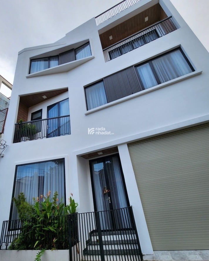 NHÀ MỚI ĐẸP Ở NGAY, HẺM XE HƠI, GẦN CHỢ THỦ ĐỨC, 4 TẦNG, 68m2, CHỈ 8,2 TỶ.