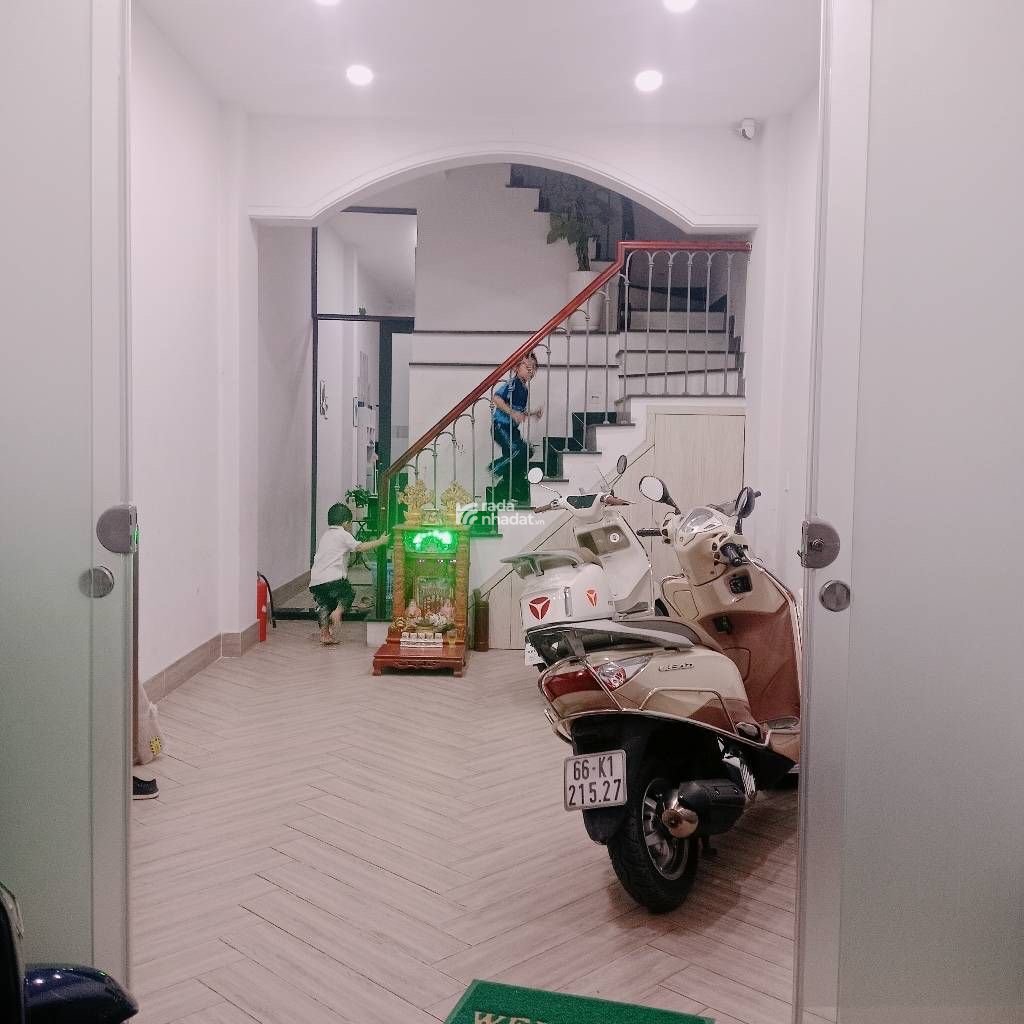  Diện túch ngang 3m6 x 16 m công nhận 55.8m2  Nhà kết cấu trệt 2 lầu sân thượng Nhà có phòng ngủ