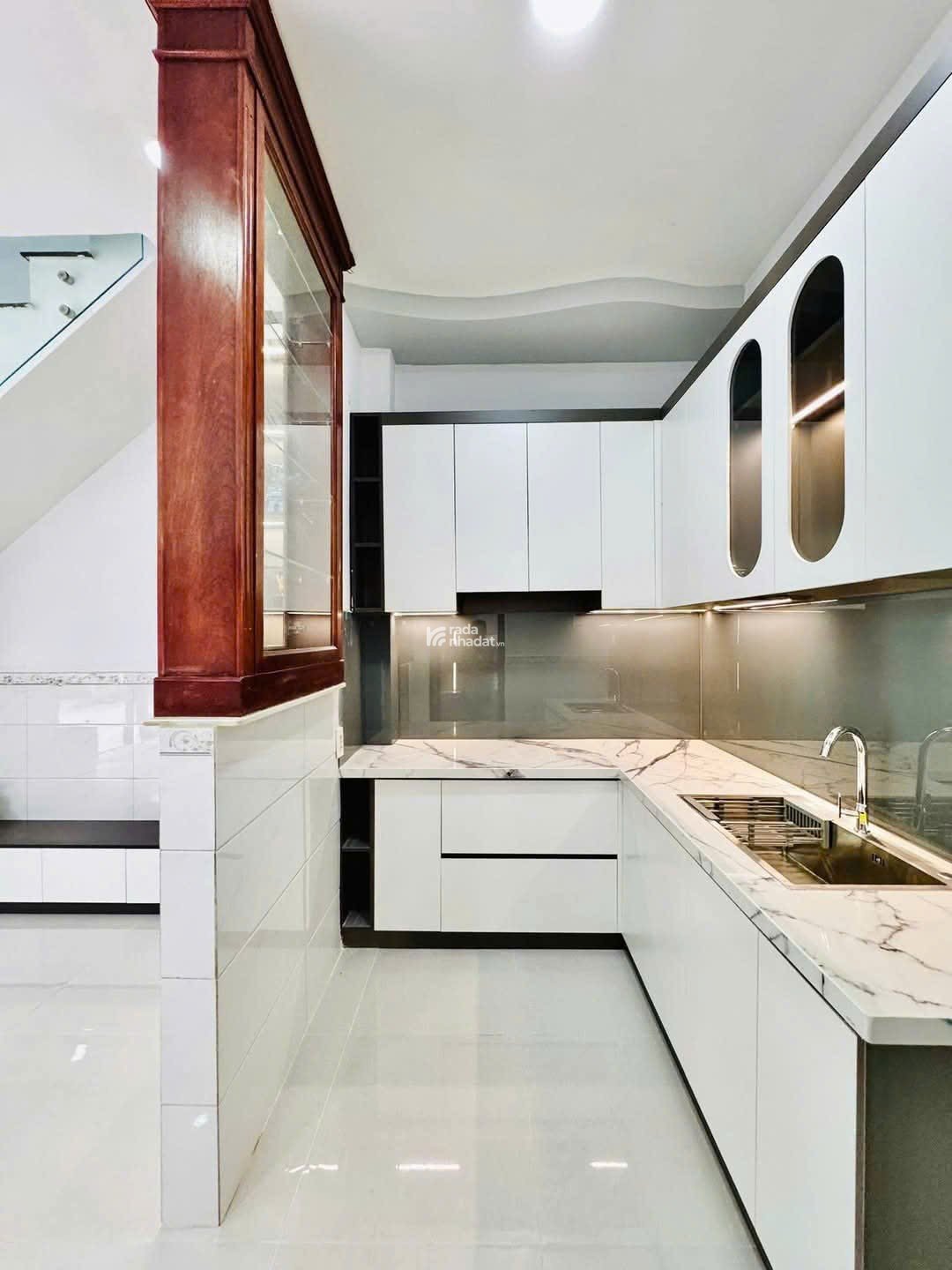 Chính chủ bán gấp nhà 29m2 ,đường Nguyễn Cư Trinh, Q1. Xây 2 tầng, hẻm oto 5m