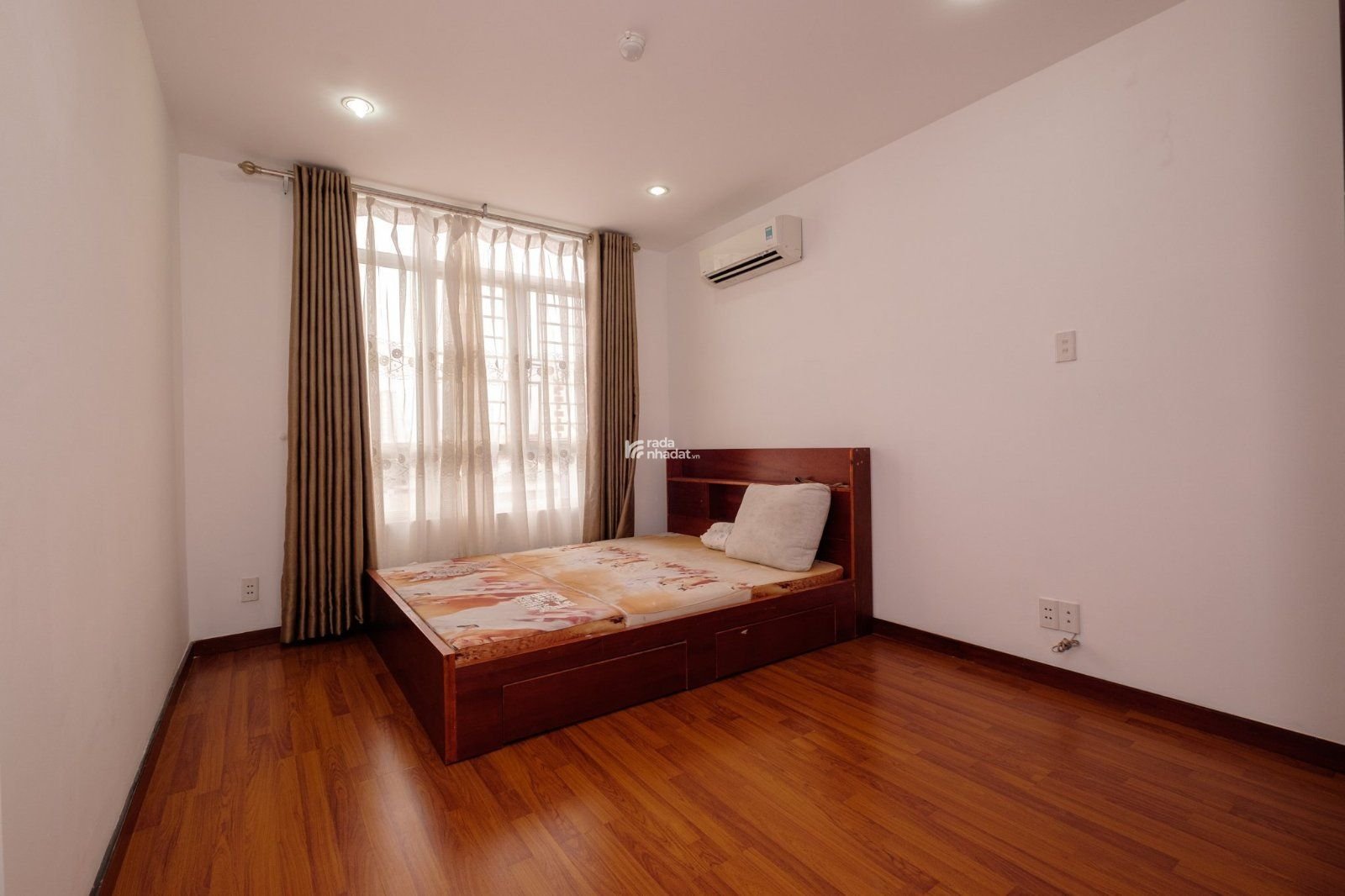 0902 473 *** chính chủ cần bán gấp CH Giai Việt 150m2, 3PN 2TL, đã có sổ, giá 5,1 tỷ