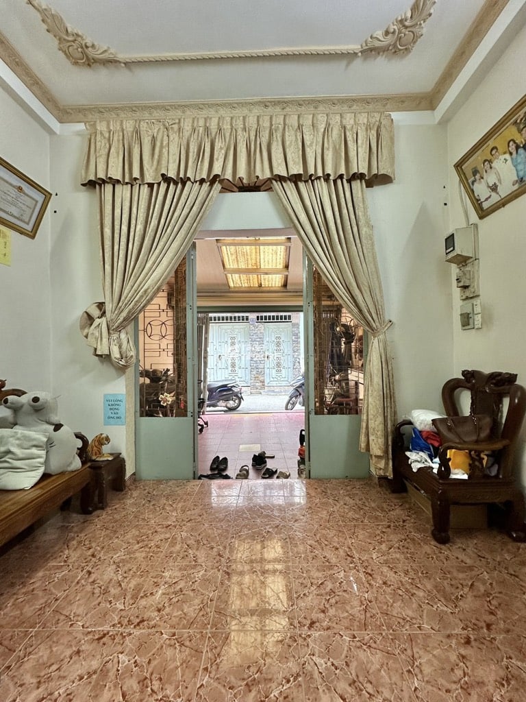 TÂN BÌNH - HẺM NHỰA - KHU VIP SÂN BAY HIẾM NHÀ BÁN - DIỆN TÍCH ĐẸP 5M * 20M - 3 TẦNG - 6PN - 5WC