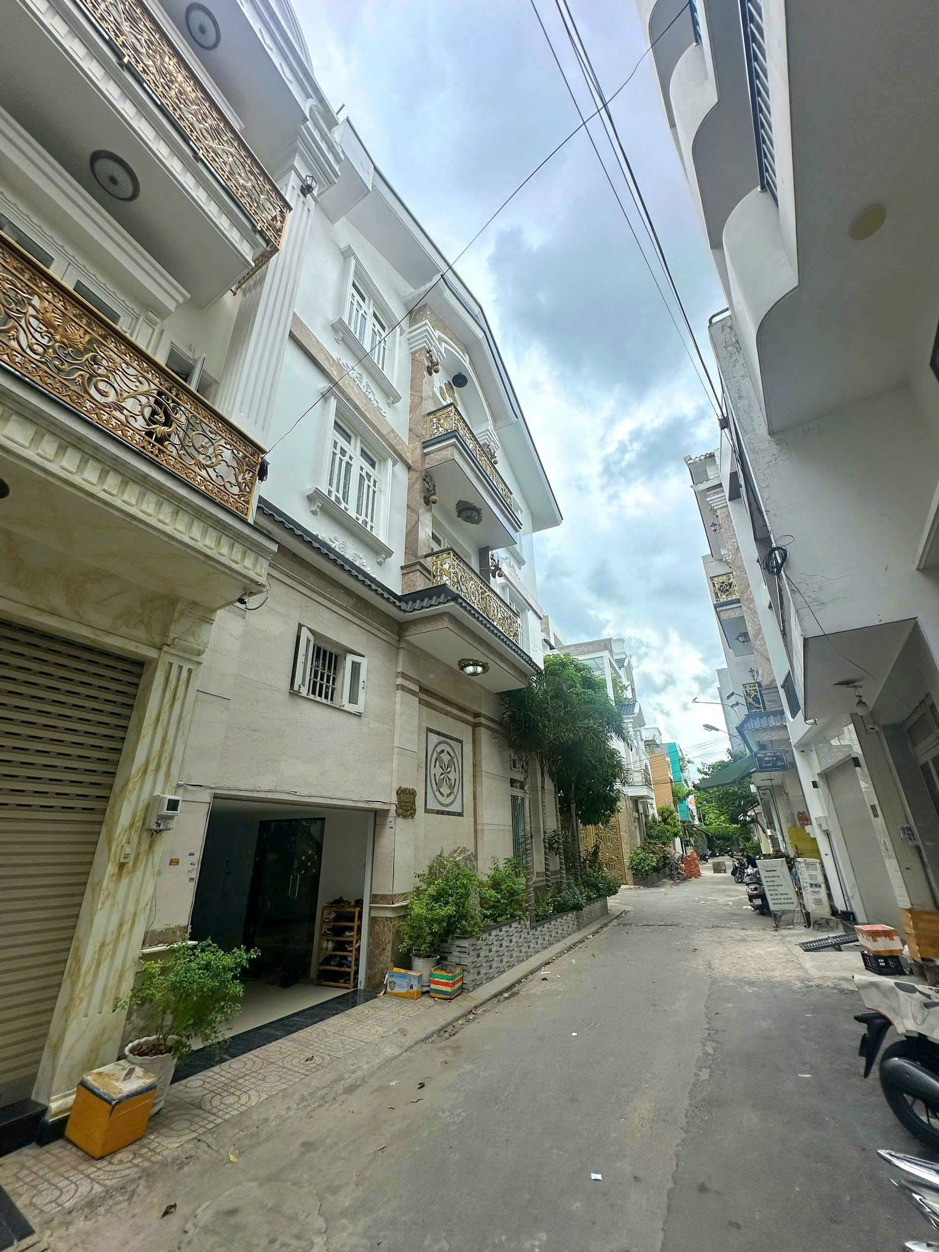 BIỆT THỰ  3 TẦNG , 100m2, KHU TOÀN BIỆT THỰ - AN NINH- P. BHH, BÌNH TÂN 