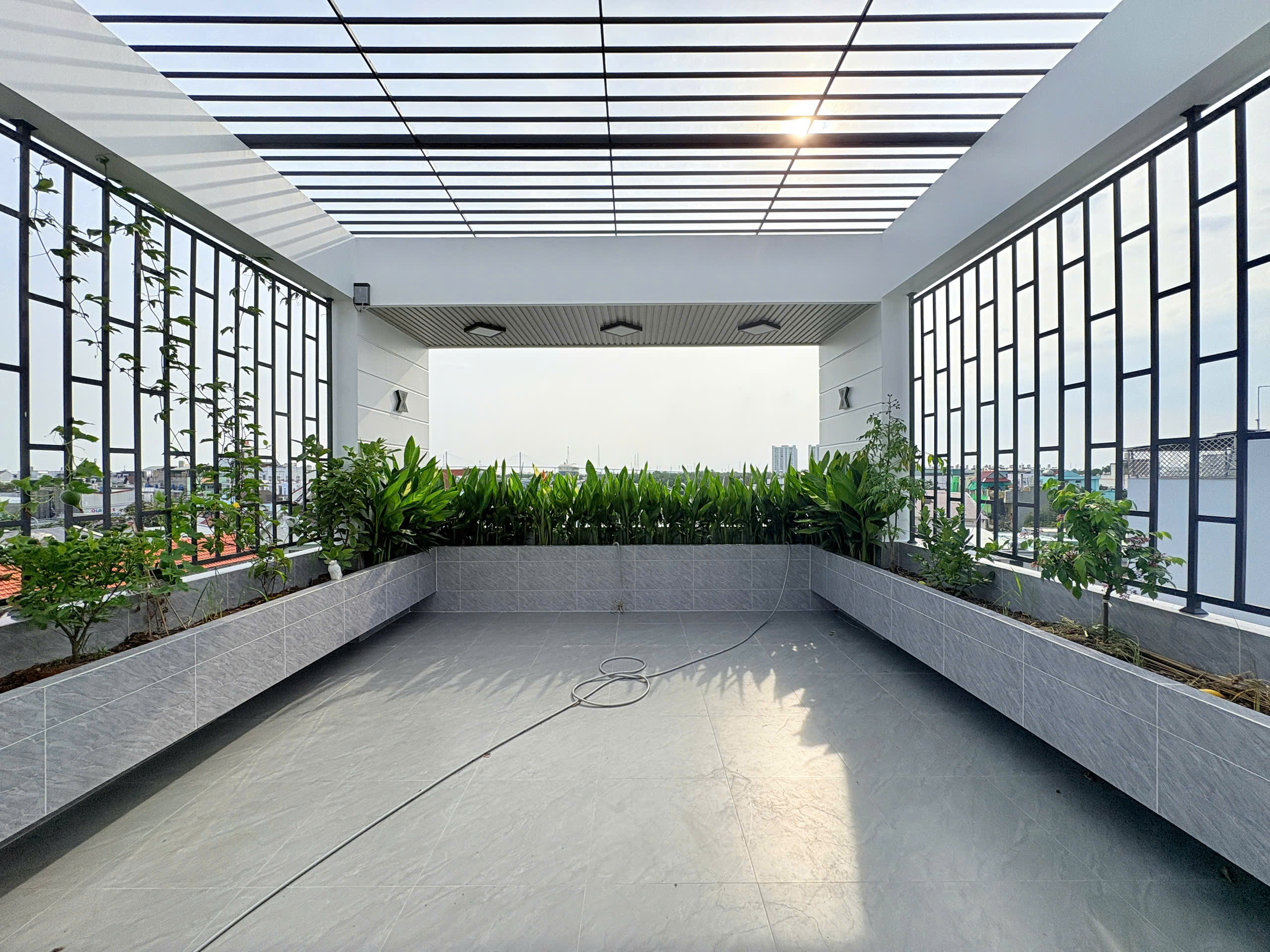 SIÊU PHẨM NHÀ CÓ THANG MÁY NỘI THẤT CAO CẤP THỊ TRẤN NHÀ BÈ