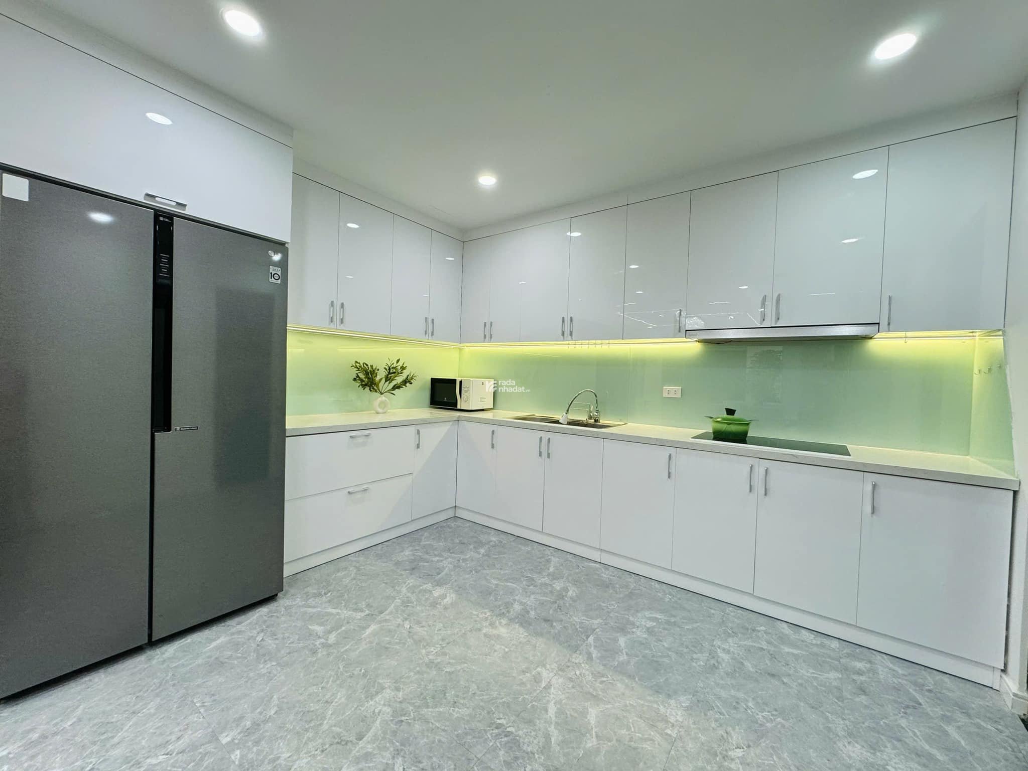 Bán căn 3 ngủ 104m2 sổ đỏ tầng trung full nội thất cao cấp tại D Goldmark giá chỉ 6,8 tỷ (giá thật)