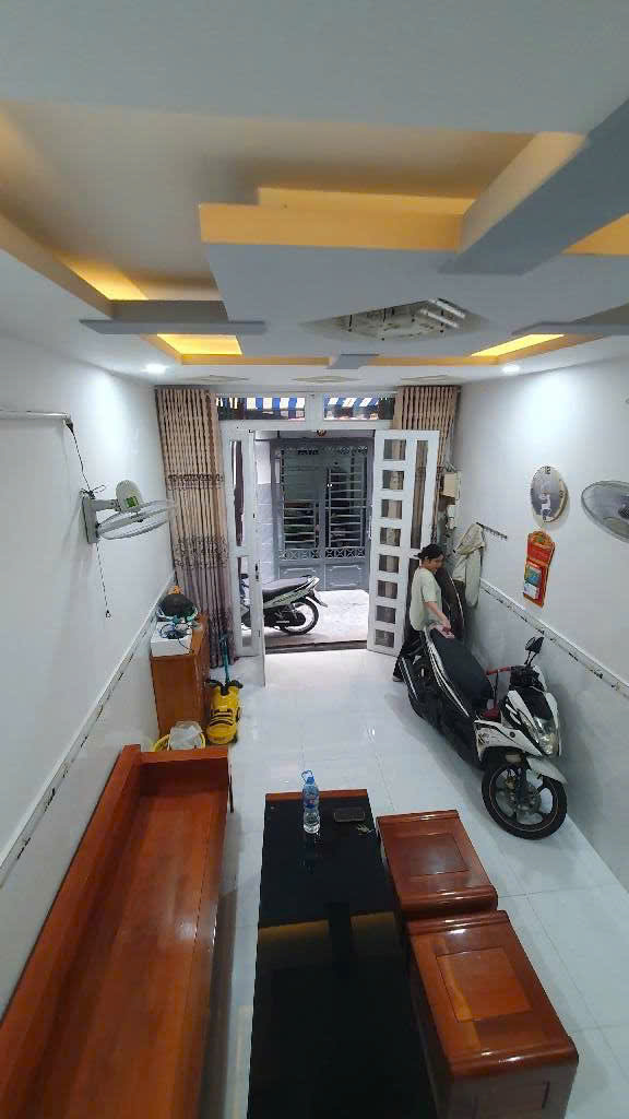 GÒ VẤP - SÁT KDC XÓM GÀ - 32 M2 - NHÀ MỚI 2 TẦNG - NHỈNH 4 TỶ