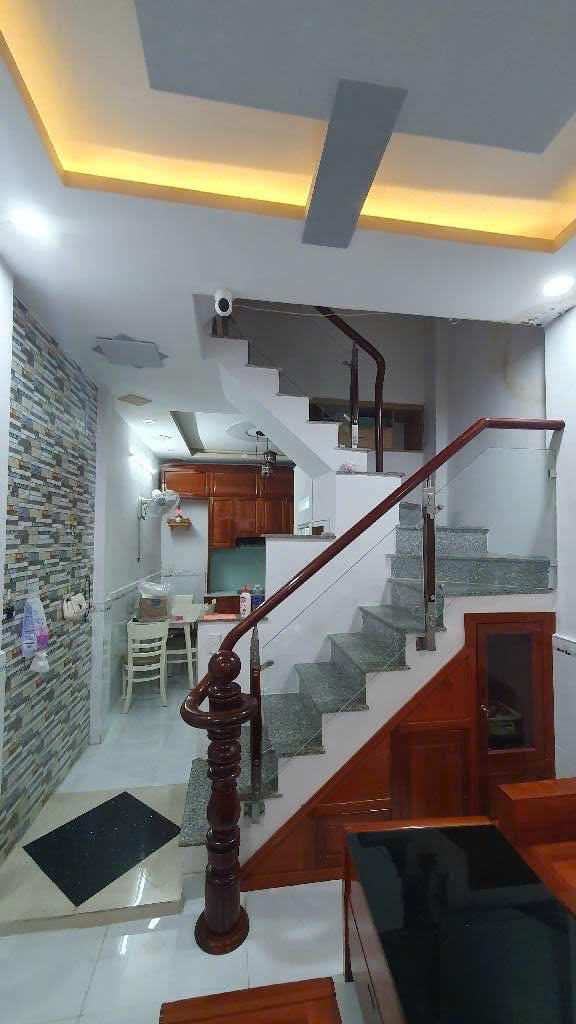 GÒ VẤP - SÁT KDC XÓM GÀ - 32 M2 - NHÀ MỚI 2 TẦNG - NHỈNH 4 TỶ