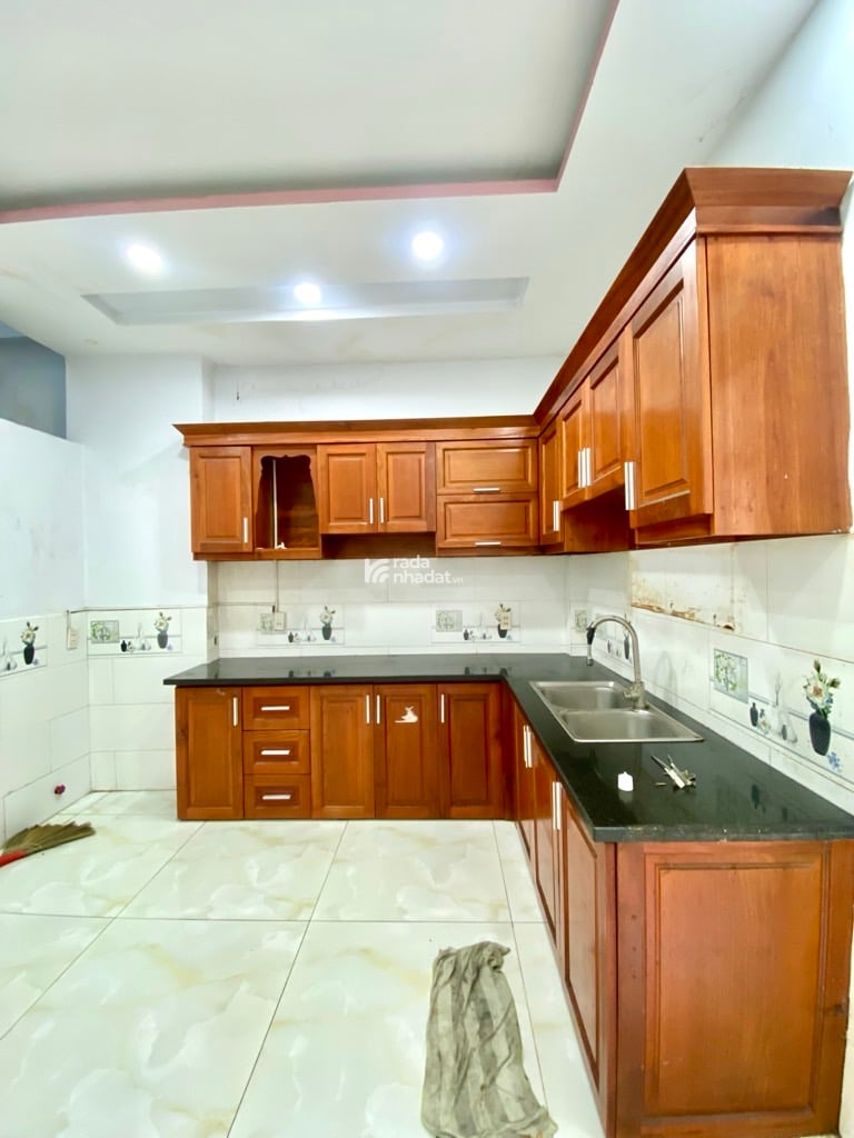 BÁN NHÀ BÌNH TÂN L 71M2 4PN 6.1 TỶ HẺM XE HƠI THÔNG GẦN CHỢ GIÁP TÊN LỬA