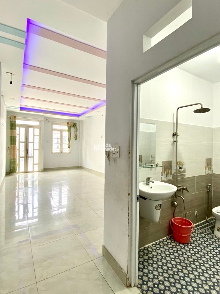 BÁN NHÀ BÌNH TÂN L 71M2 4PN 6.1 TỶ HẺM XE HƠI THÔNG GẦN CHỢ GIÁP TÊN LỬA