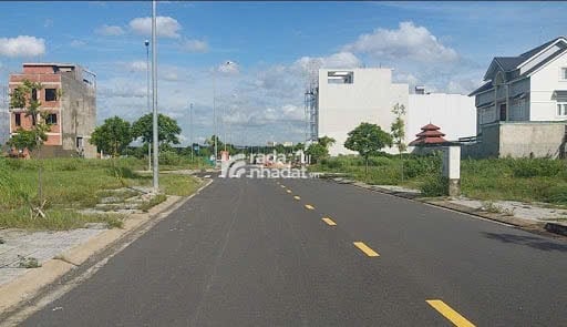 Lô đất 80m2 đường Vườn Lài, An Phú Đông, quận 12 giá 2 tỷ 050 triệu. Sổ hồng riêng từng nền.