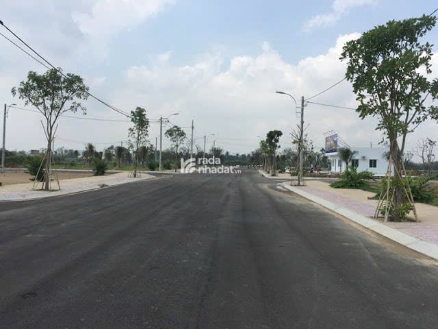 Lô đất 80m2 đường Vườn Lài, An Phú Đông, quận 12 giá 2 tỷ 050 triệu. Sổ hồng riêng từng nền.