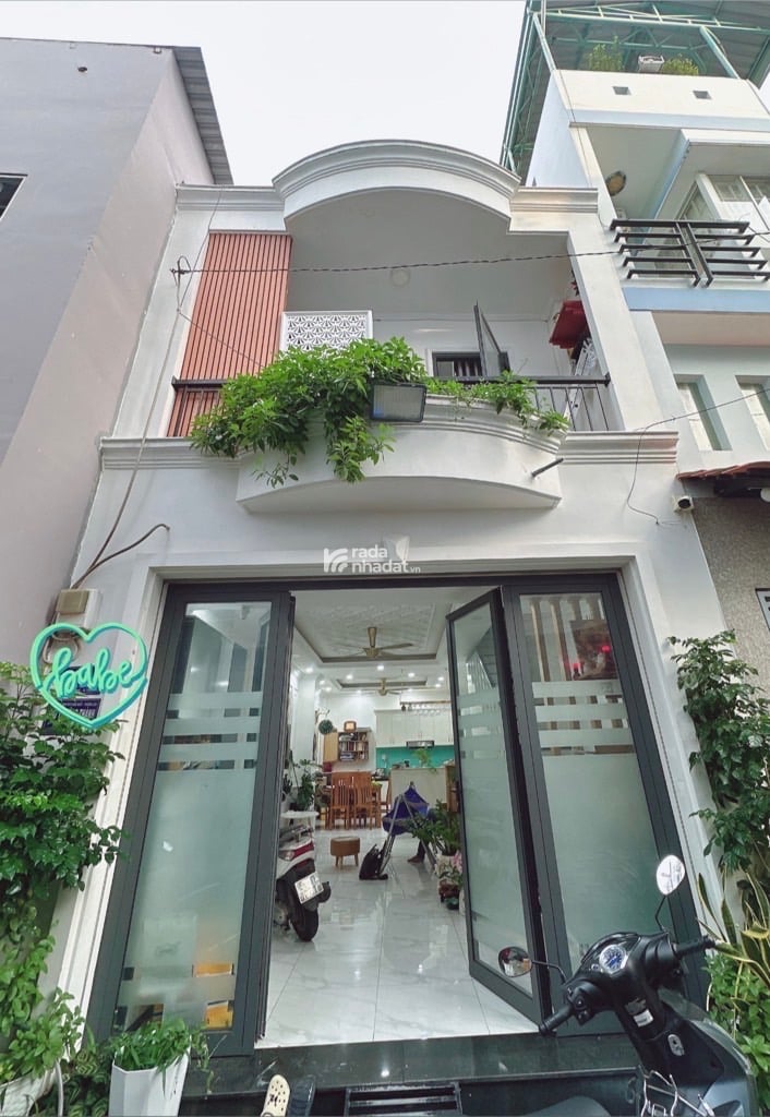 SIÊU PHẨM NHÀ ĐẸP - HẺM Ô TÔ - KHU VIP TÂN SƠN NHÌ- ĐI BỘ RA CHỢ - GẦN 3P RA AEON MALL - THPT TÂN B