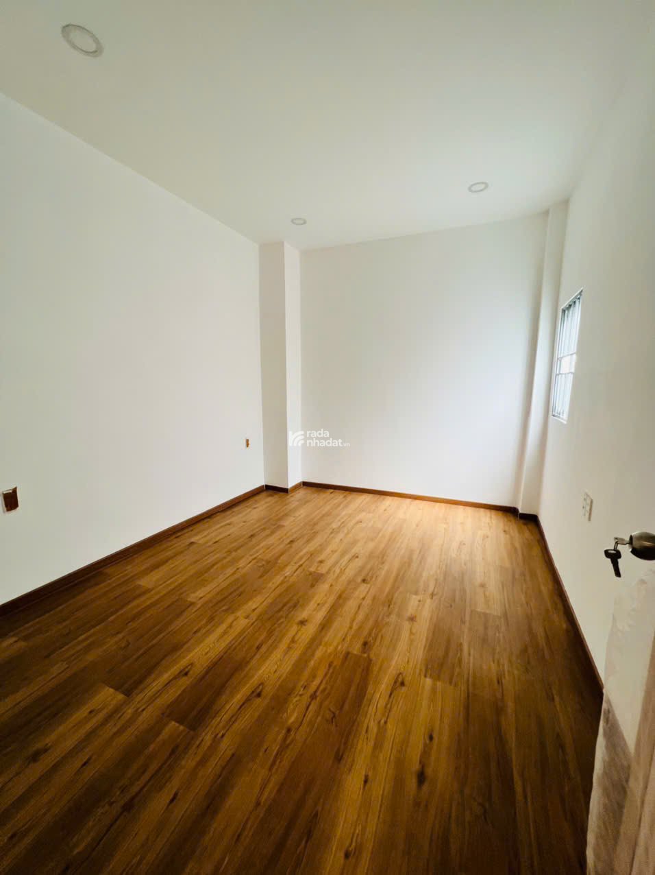 BÁN NHÀ ĐẸP TẠI ĐƯỜNG THÀNH THÁI QUẬN 10-TRỆT, 3 LẦU, SÂN THƯỢNG -GIÁ SIÊU TỐT CHỈ 20 TỶ