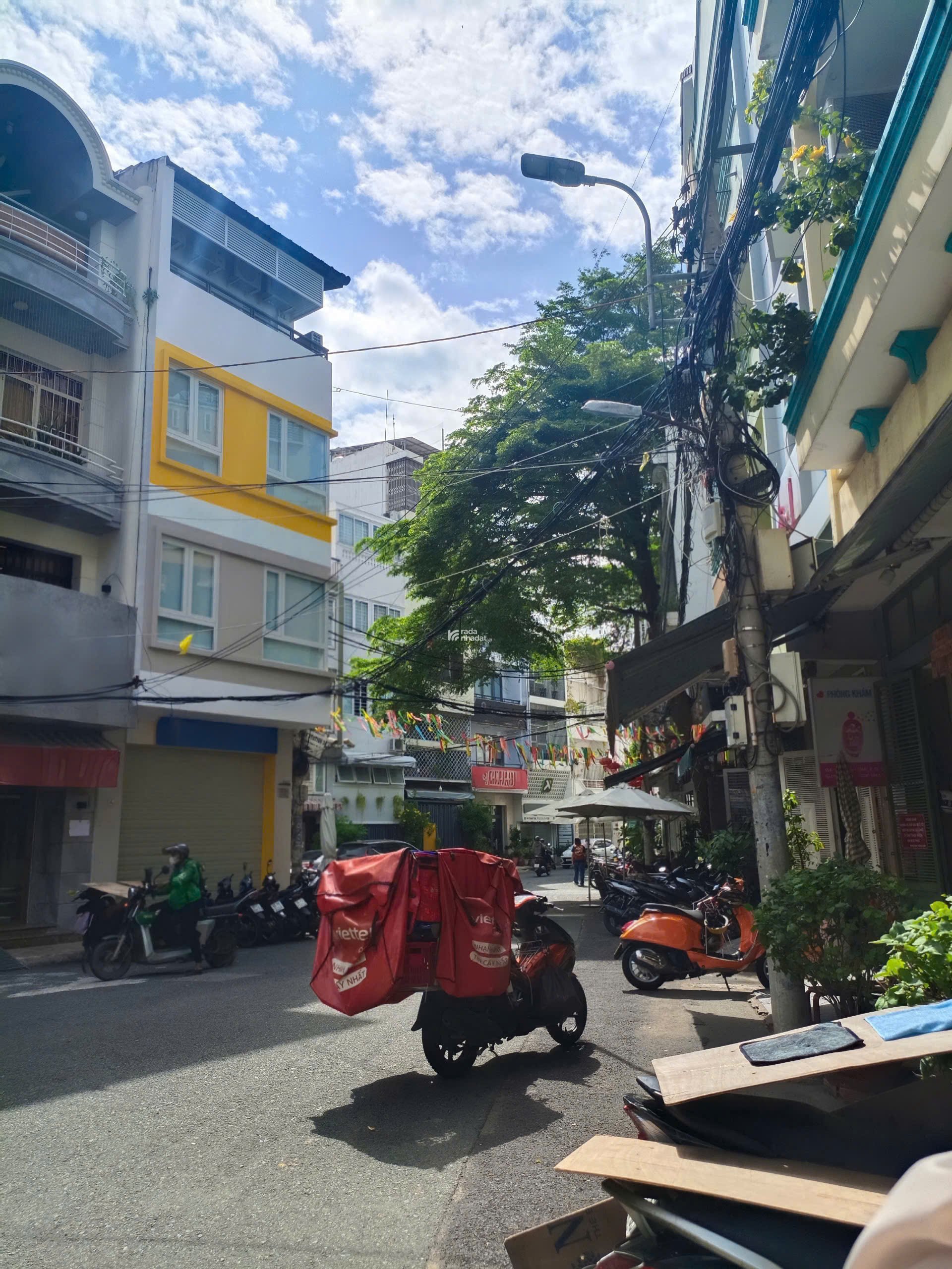 BÁN NHÀ ĐẸP TẠI ĐƯỜNG THÀNH THÁI QUẬN 10-TRỆT, 3 LẦU, SÂN THƯỢNG -GIÁ SIÊU TỐT CHỈ 20 TỶ