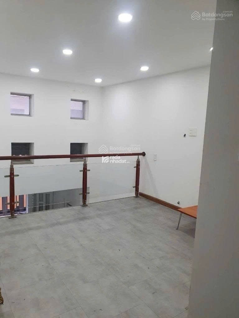 Cần tiền bán gấp nhà 4 lầu Hậu Giang, quận 6, 48m2, đang cho thuê 18tr/tháng, SHR giá 4 tỷ 050 TL