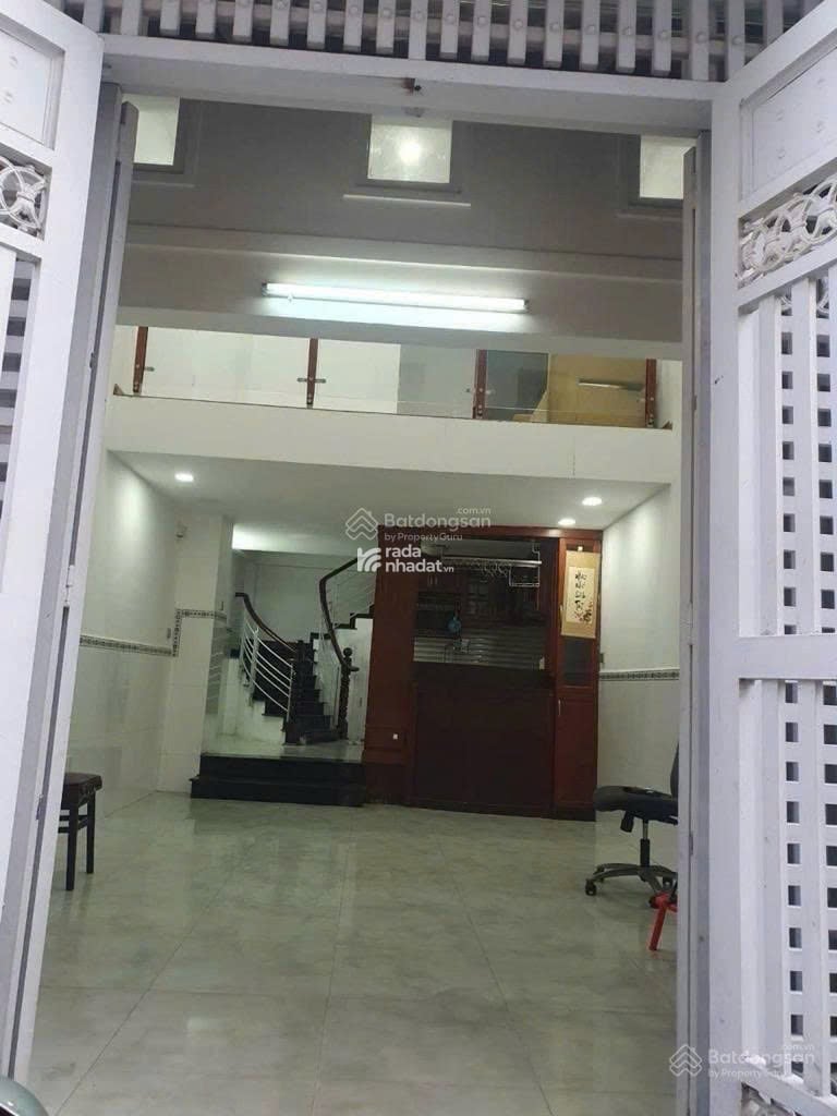 Cần tiền bán gấp nhà 4 lầu Hậu Giang, quận 6, 48m2, đang cho thuê 18tr/tháng, SHR giá 4 tỷ 050 TL